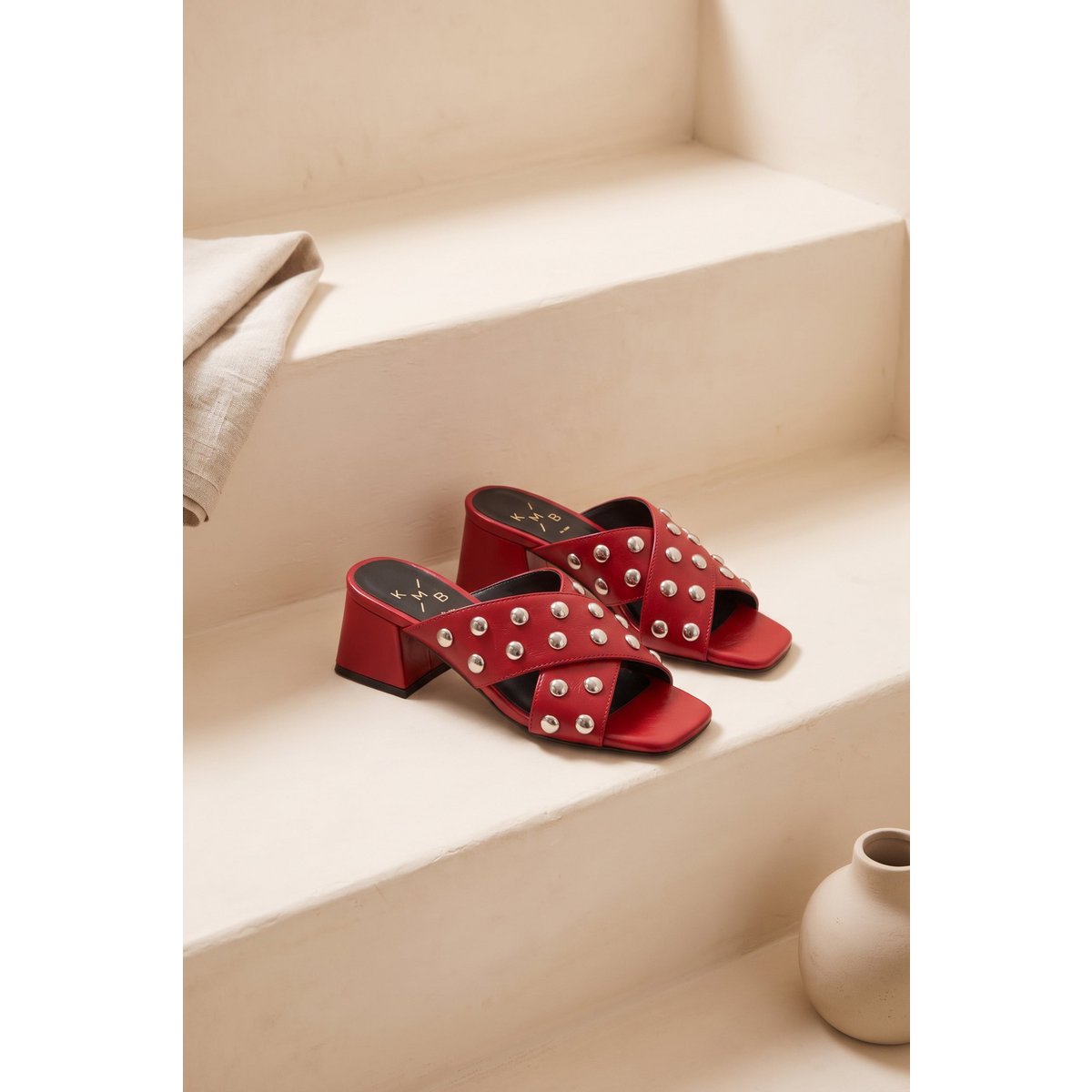 MOMMY STUDS RED – Mule nabijane ćwiekami na obcasie