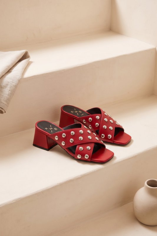 MOMMY STUDS RED – Mule nabijane ćwiekami na obcasie