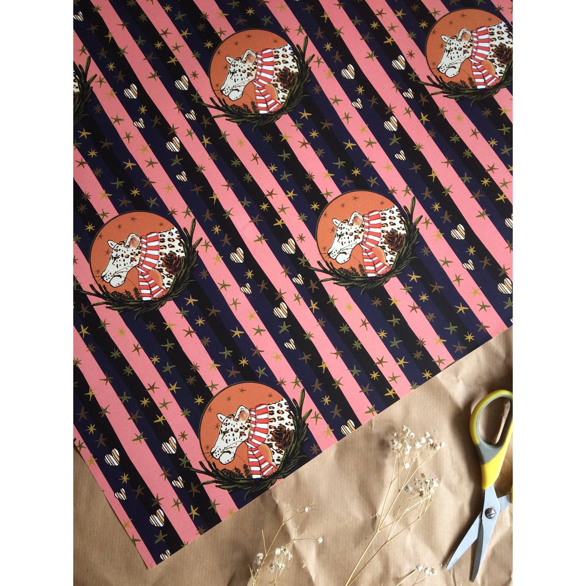Seasonal Leopard Geschenkpapierrolle (50 x 70 cm)