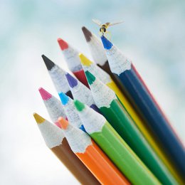 Buntstifte aus recyceltem Zeitungspapier