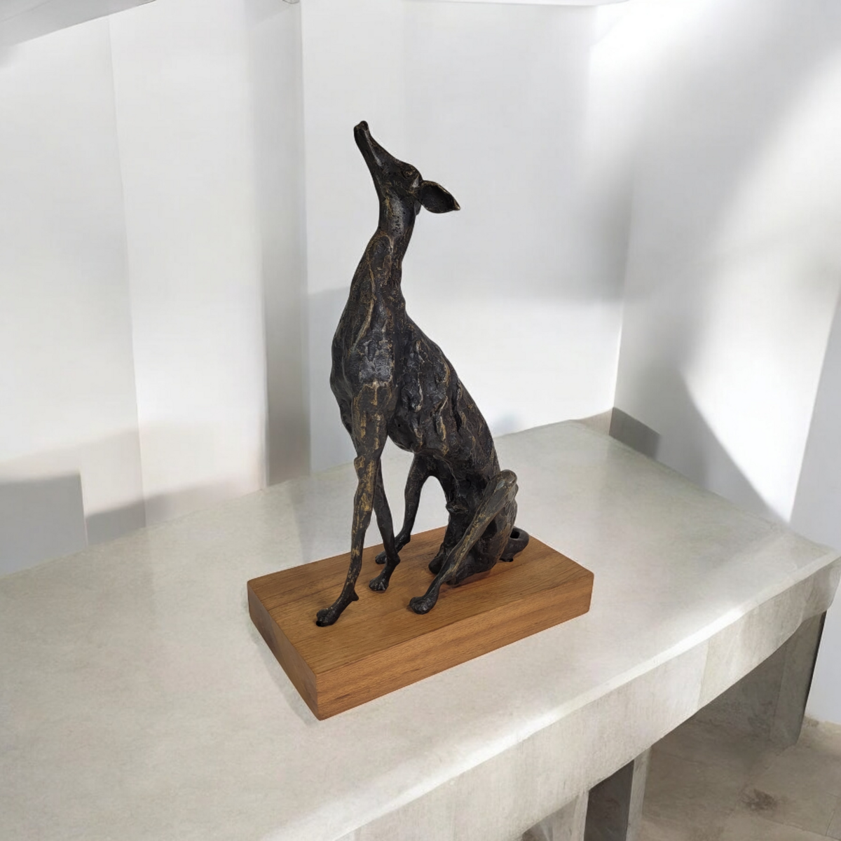 Skulpture de bronce "Legvrer" (2024) Windhat Greyhound por Bourima | Uniiat