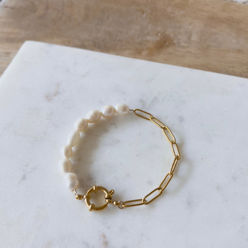 Mauritius mother-of-pearl and gold bracelet