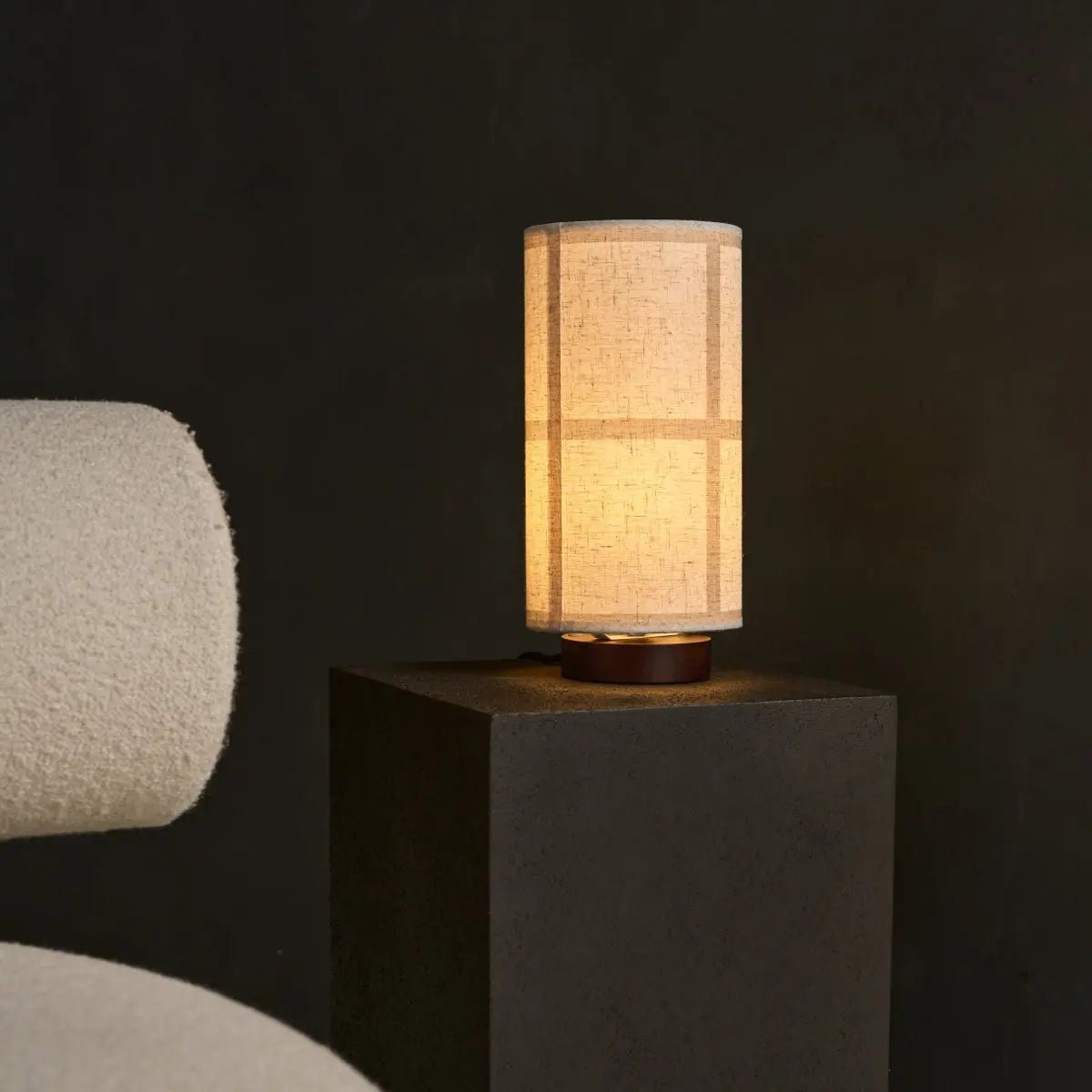 Sakura Dunkelbraune Tischlampe | Leinenmix-Schatten und stilvolle Beleuchtung