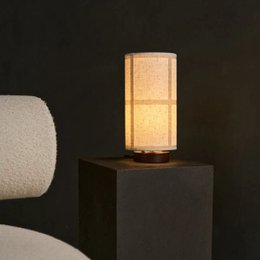 Sakura Dunkelbraune Tischlampe | Leinenmix-Schatten und stilvolle Beleuchtung