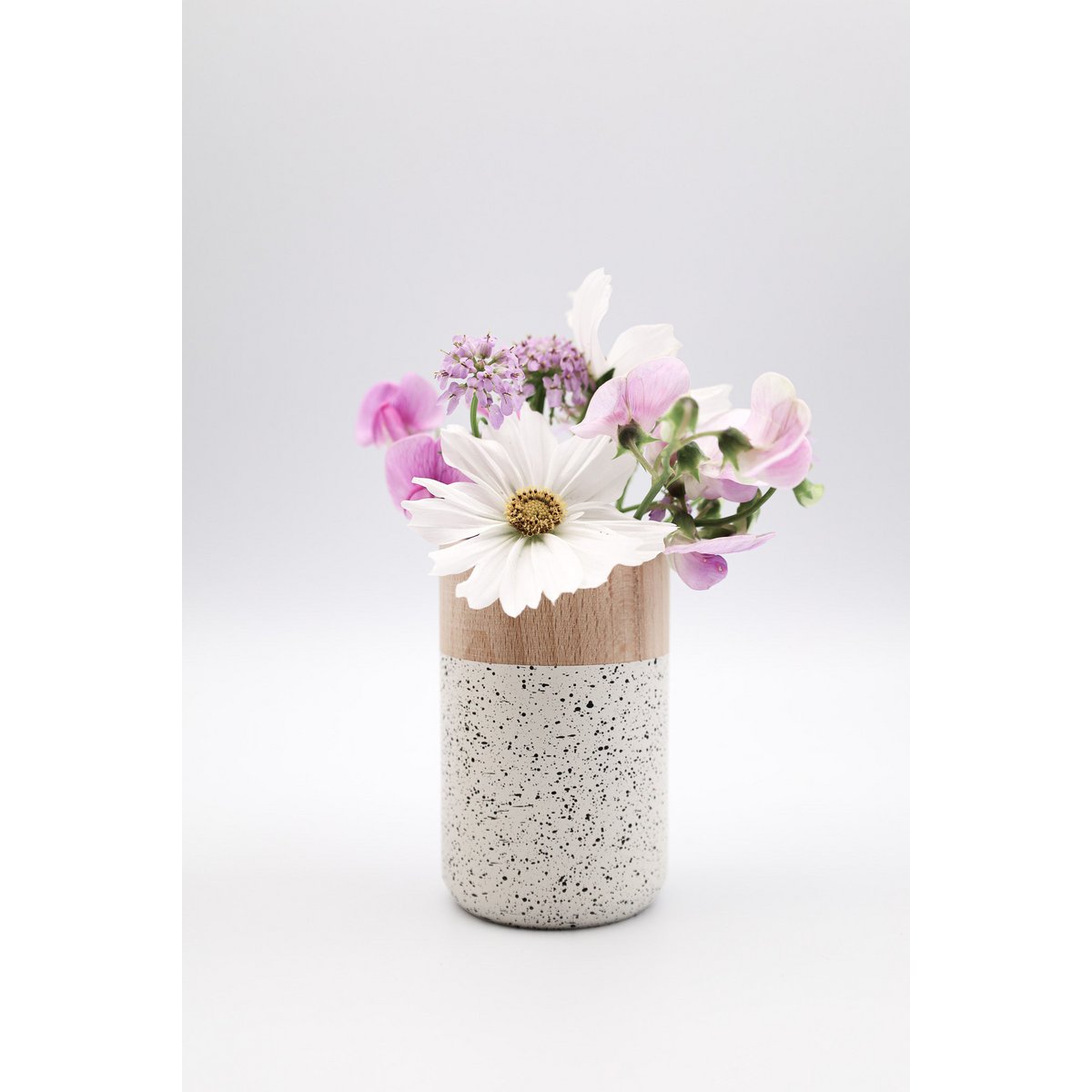 Piccolo vaso da fiori in legno - bianco maculato