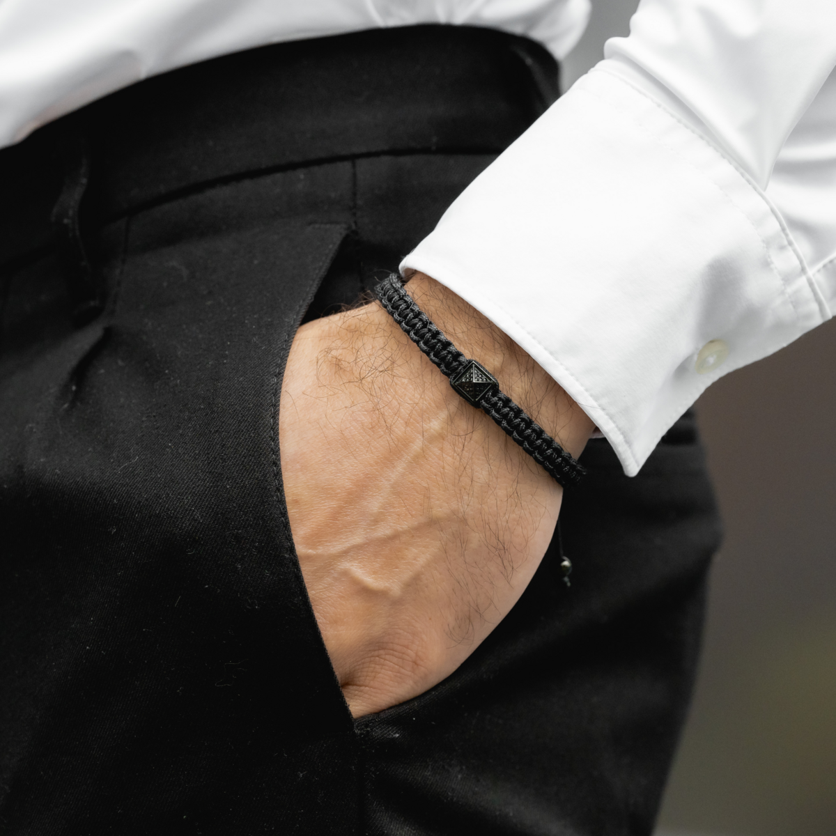 Bracelet Homme Pyramide Noir avec Zircon