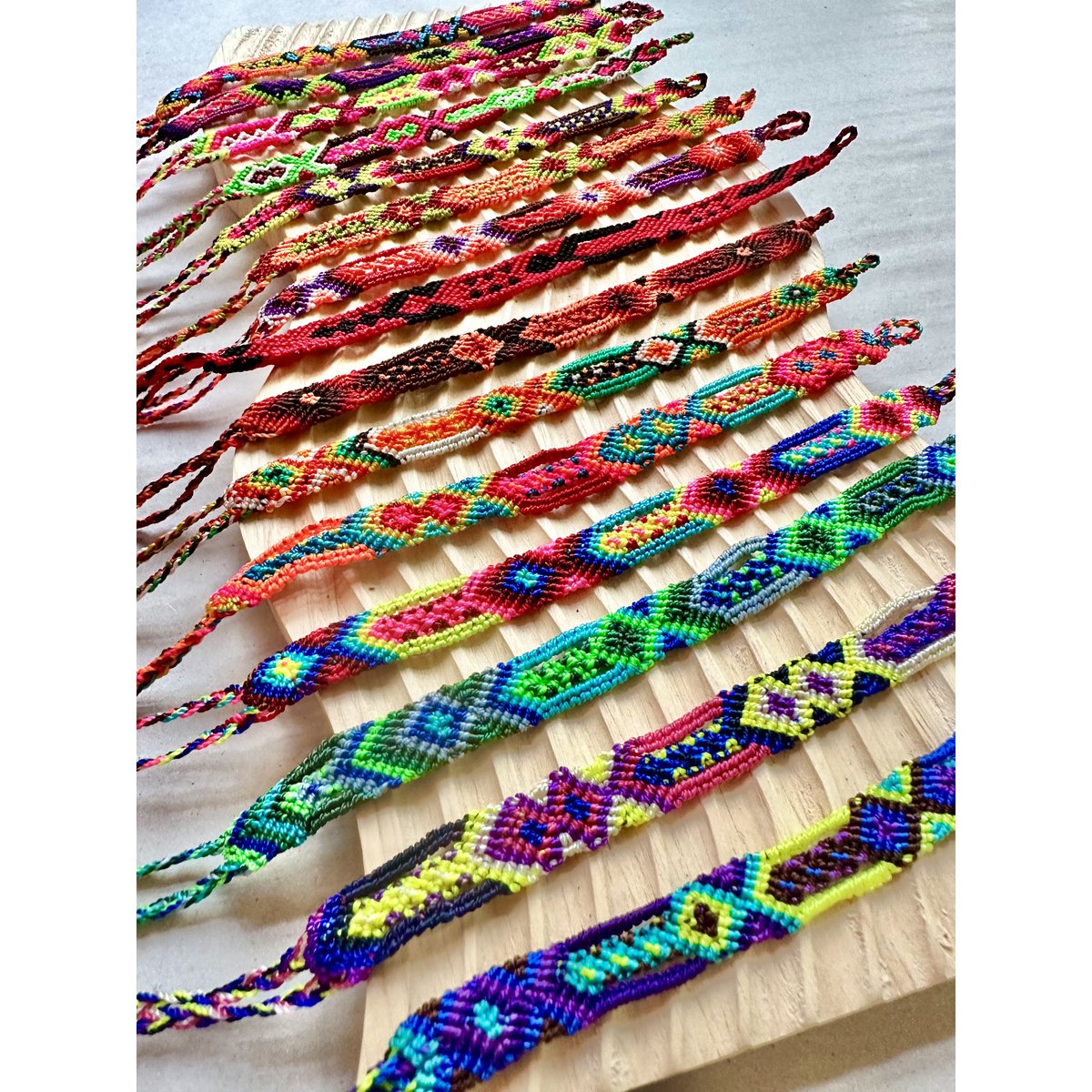 Braccialetti in tessuto macramè / Confezione da 15 pezzi