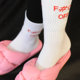 3-pakke %23StatementSocks BAD GIRLS CLUB "Message on Socks" Sokker i hvid, pink og rød gavesæt