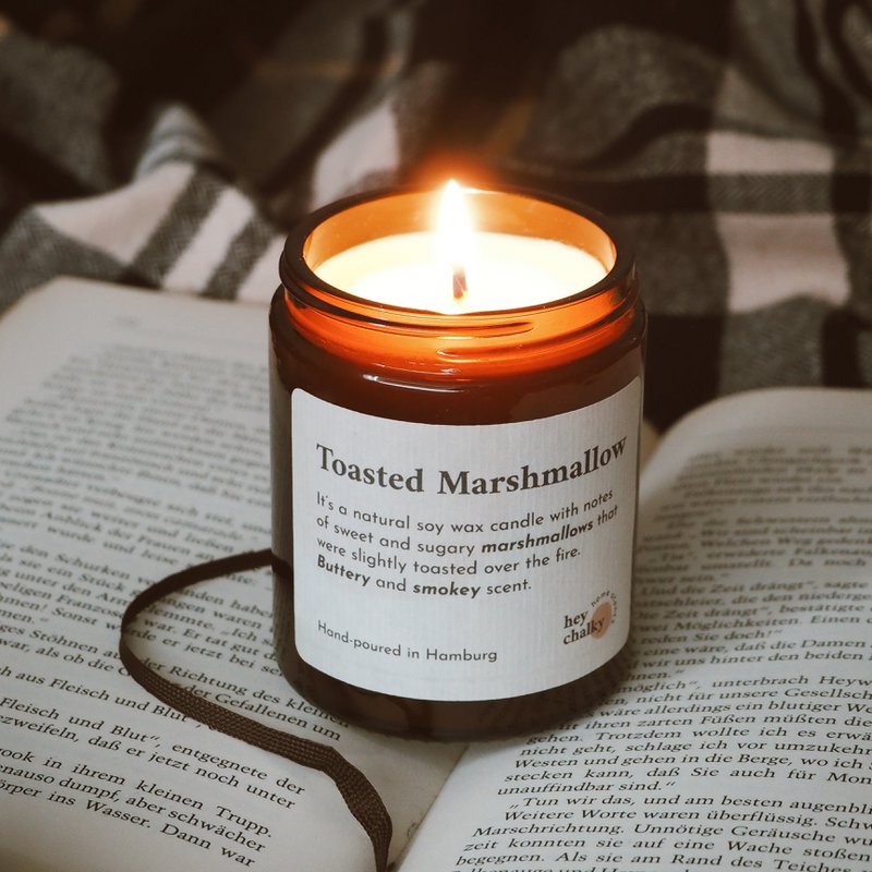 Candela profumata autunnale con marshmallow tostato
