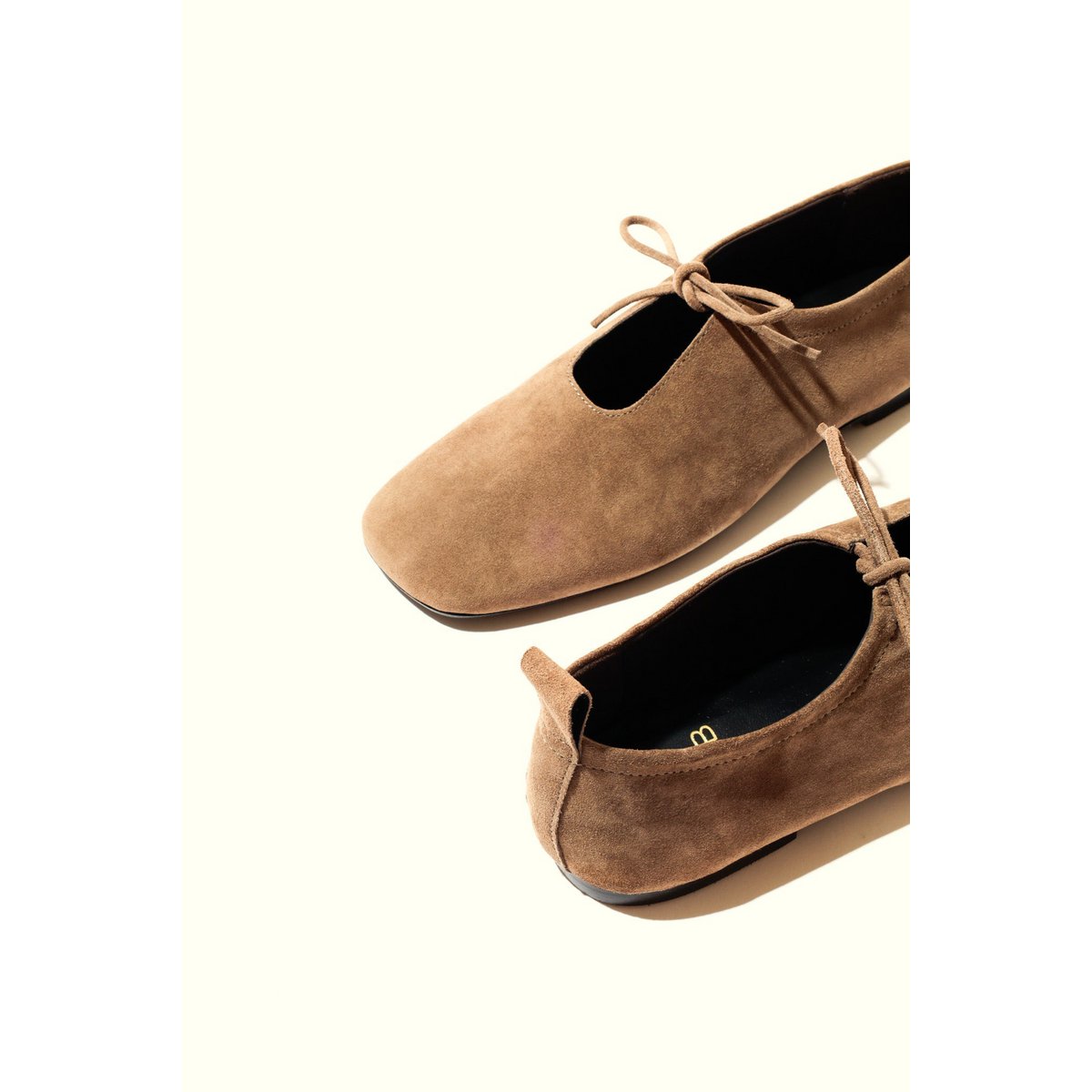 KATY LIGHT TAUPE – Flache Schuhe aus weichem Leder mit Schnürung vorne