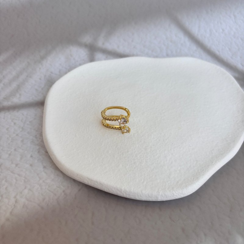 Sparkling Hug -Polsino per orecchio con zircone placcato oro