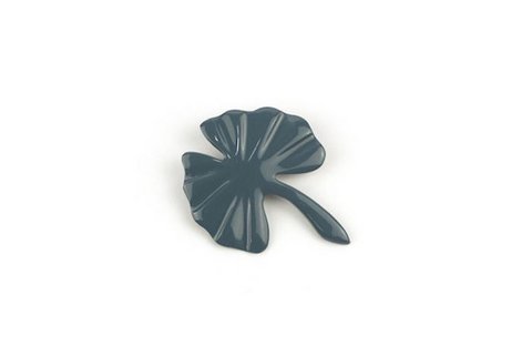 Gray-blue lacquered gingko brooch