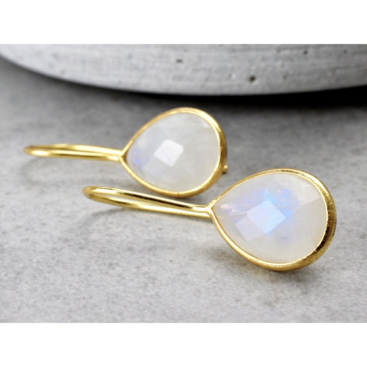 Orecchini con pietra preziosa di pietra di luna - Placcati in oro sterling 925 - OHR925-104