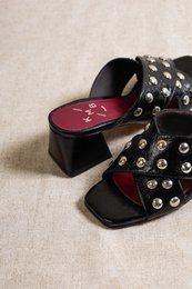 MOMMY STUDS BLACK – Sabot con tacco borchiato