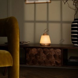 Liv Lysebrun Genopladelig Lampe