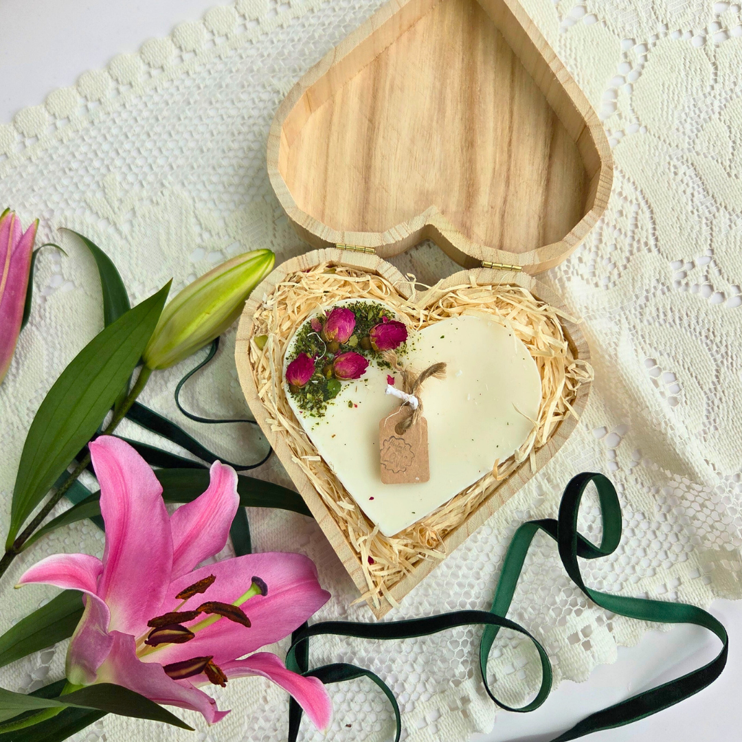 Caja De Regalo De Corazón Corazón Grande Con Capullos De Rosa
