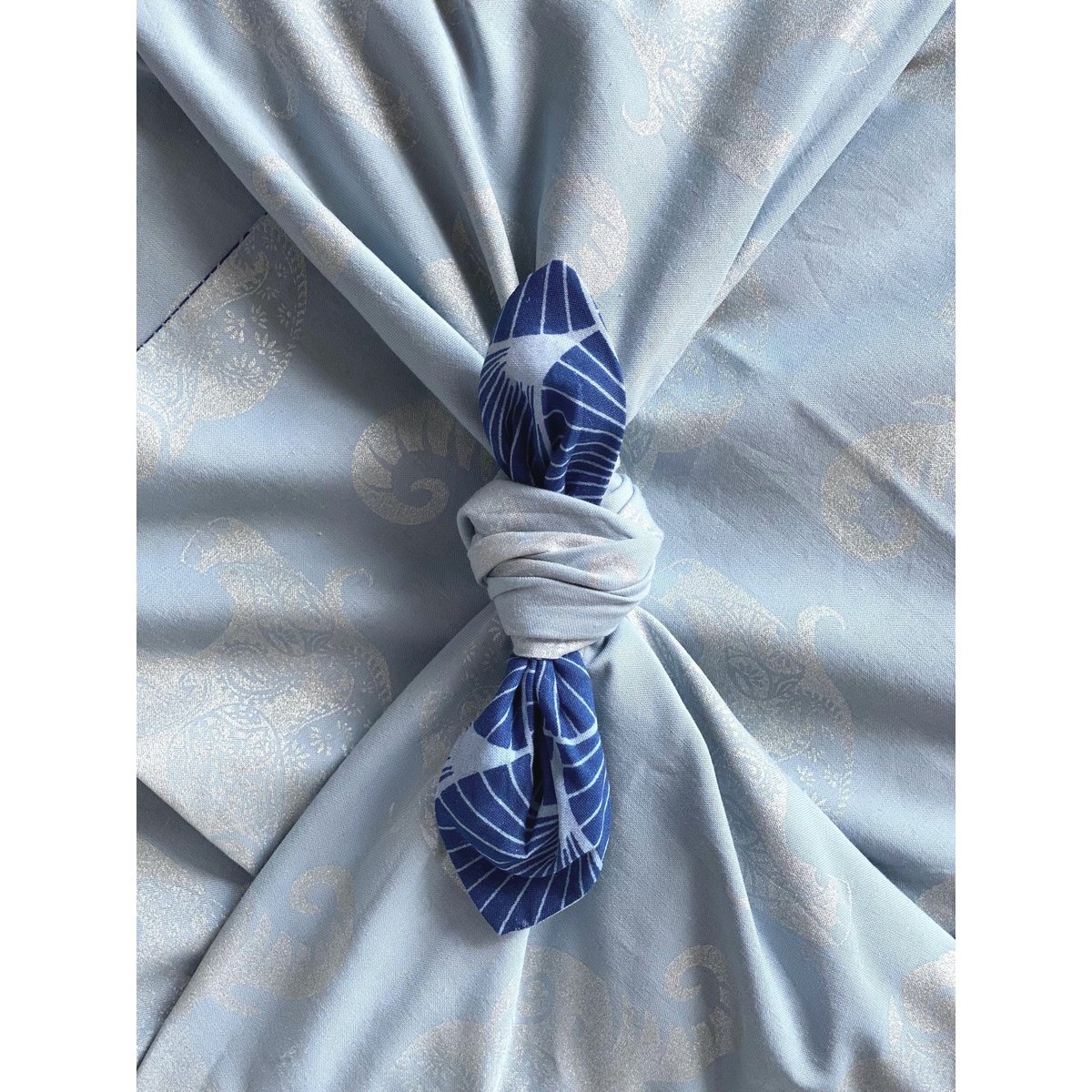 Furoshiki Gavepapir Sky Elephants & Indigo Fans Stofgaveindpakning - Dobbeltsidet (vendbar)