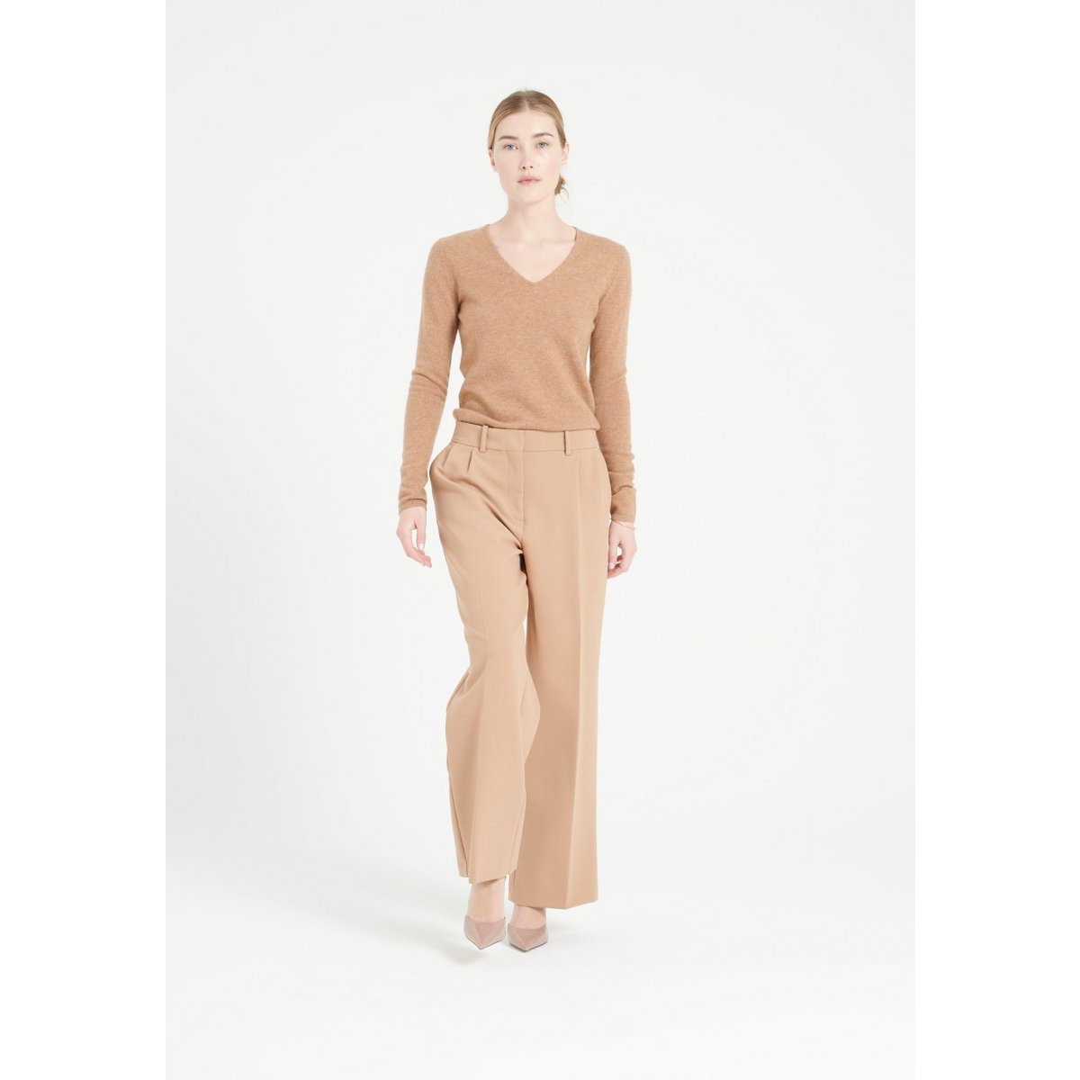 LILLY 2 Pull col V en cachemire camel