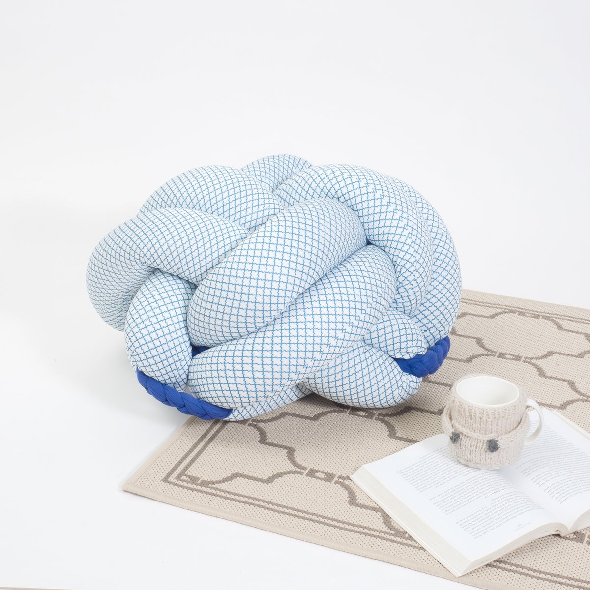 Cuscino Knotty Knot Large Knot - Nido d'ape blu