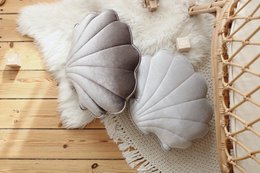 Samt-Muschelkissen „Silver Pearl“.