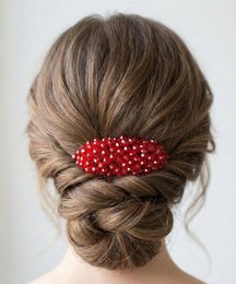 Peineta de cristal rojo carmín con pedrería para looks de novia