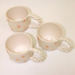 Tazza Noosa – Tazza in ceramica fatta a mano con manico intrecciato 300 ml