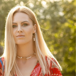 CHARLIZE – Creolen mit goldenen Flussperlen