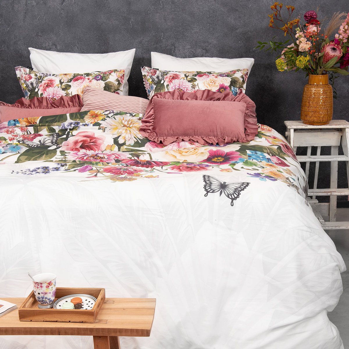 Melli Mello High on Love Dekbedovertrek Wit | Romantische Bloemen | Katoensatijn