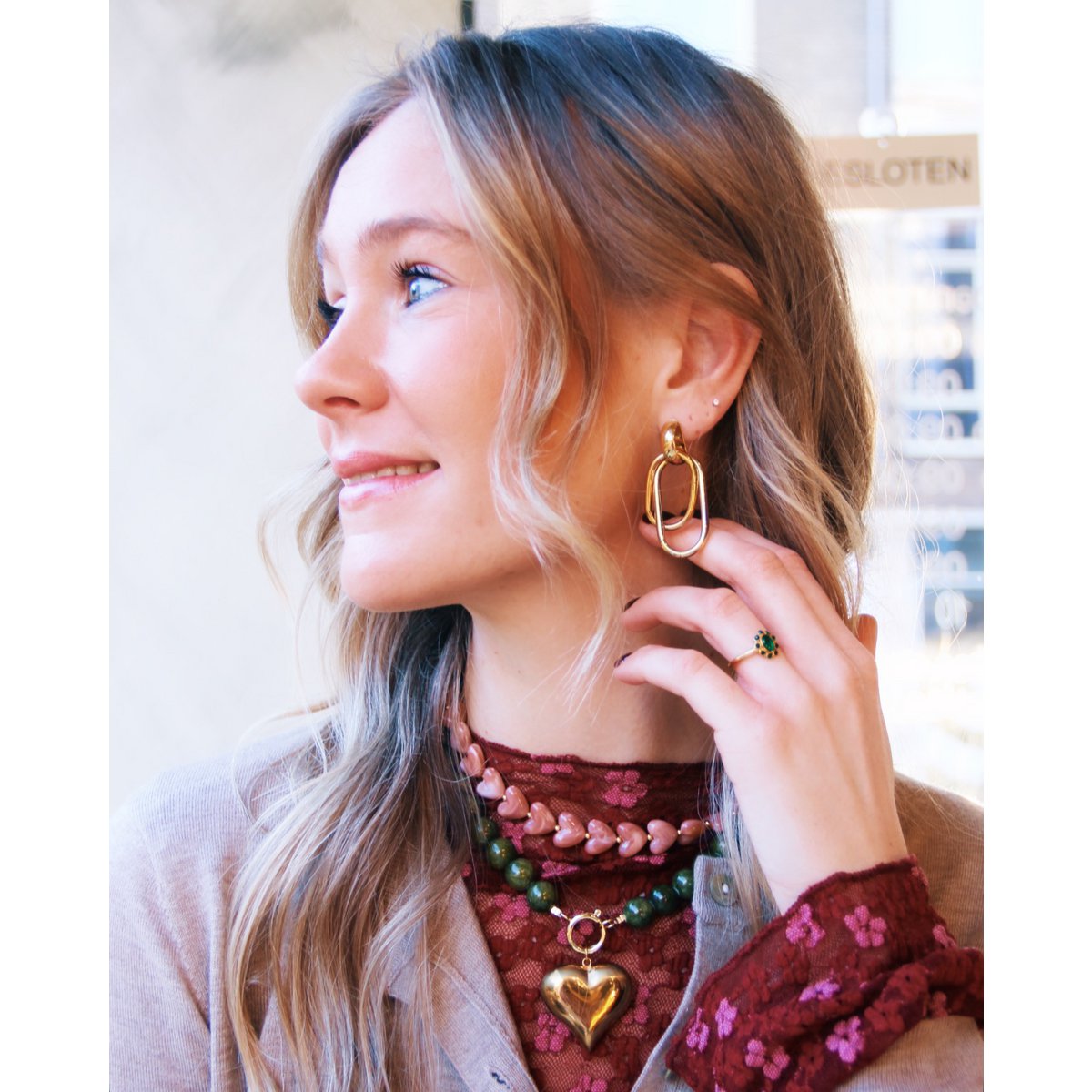 Collar de cuentas de corazones de resina - salmón