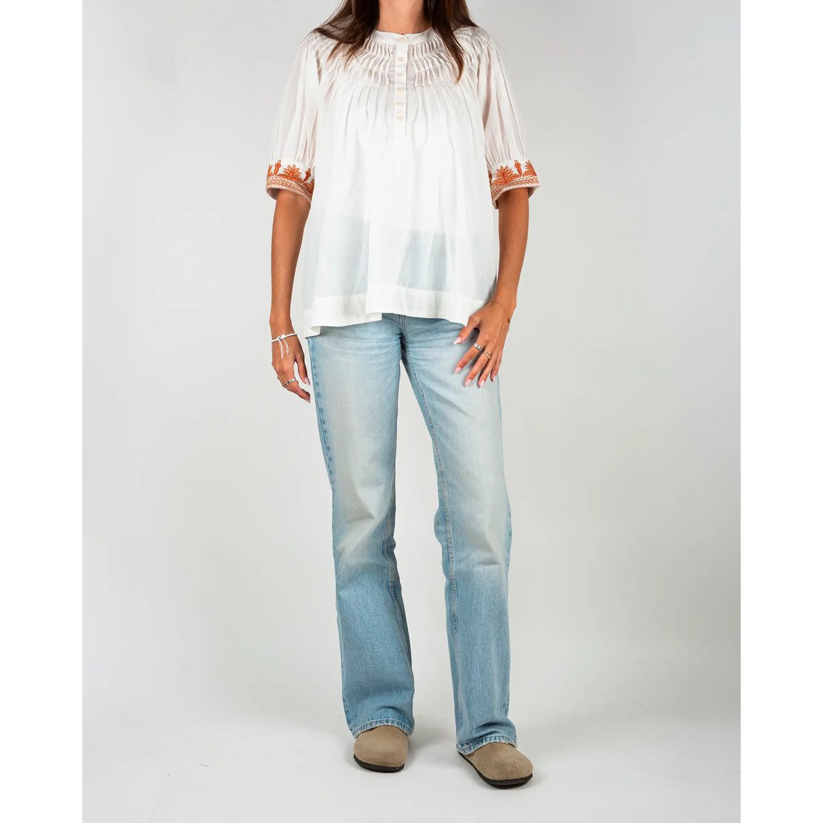 La blouse femme en voile de coton brodée Blanc et Orange – Taille unique