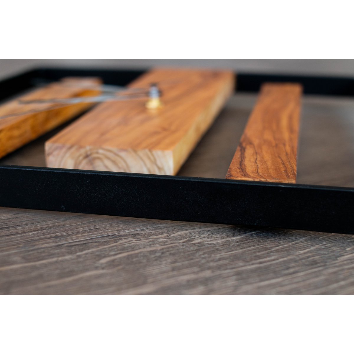 Reloj de pared moderno de madera de olivo