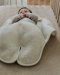 Couverture d'emballage pour bébé avec pieds et capuche - laine mérinos