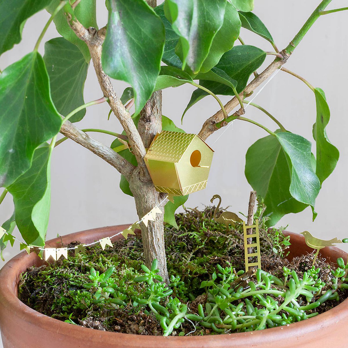 Klein vogelhuisje voor uw planten