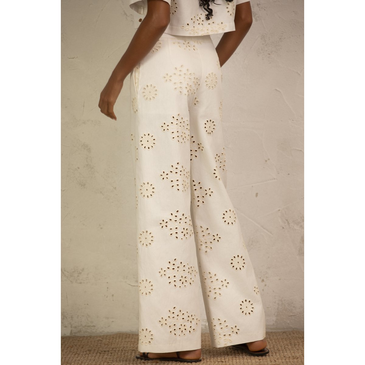 Pantalones bordados