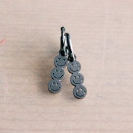 Roestvrijstalen oorringen met 3 smileys – zilver