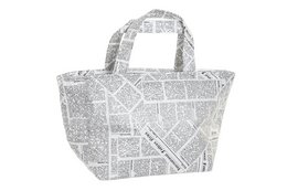 Thermal bag made of PE foam, measures 23x14.5x20 cm, features a newspaper-style print pattern.