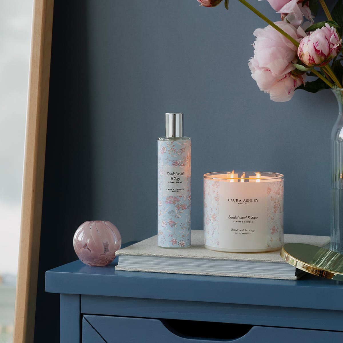 Scented candle Laura Ashley Sandalwood & Sage - 400g