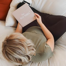Nine months book | Beige l Sand