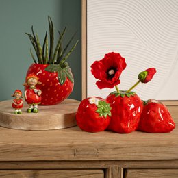Figure strawberry girl made of poly, 2-fold, red/green (W/H/D) 5x9x4cm