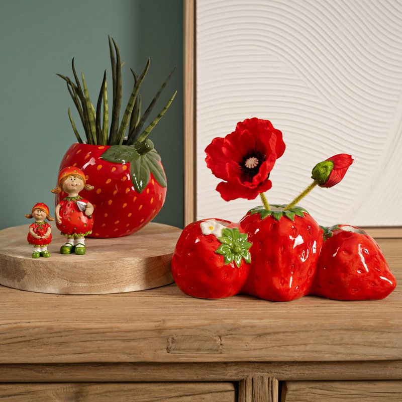 Figure strawberry girl made of poly, 2-fold, red/green (W/H/D) 5x9x4cm