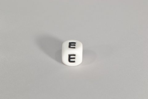 Buchstabe E Silikonperle