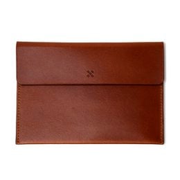 Chestnut-colored leather briefcase with a minimalist design, suitable for professional use.