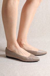 MINDI BRUIN – Ballerina's van geweven raffia