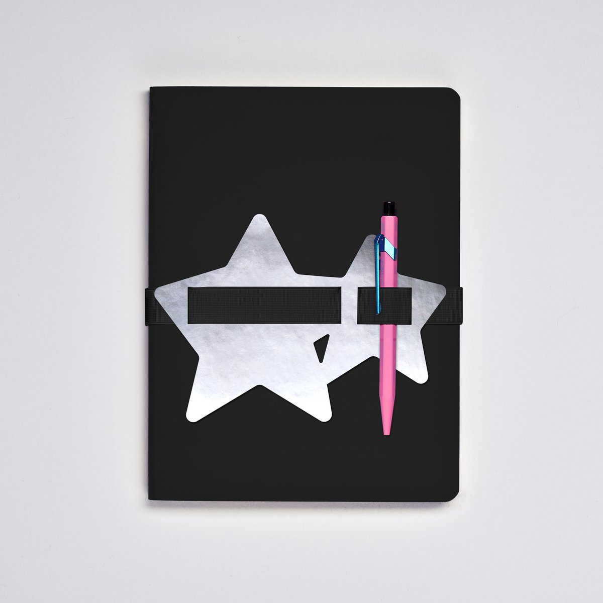 Voyager L Light - Stars  | Notebook A5+ | Dotted Journal | 3,5mm dot grid | 176 numbered pages | 120g Premium-Paper | Leather black | with pen and smartphone holder Stars  |  produced in Germany 