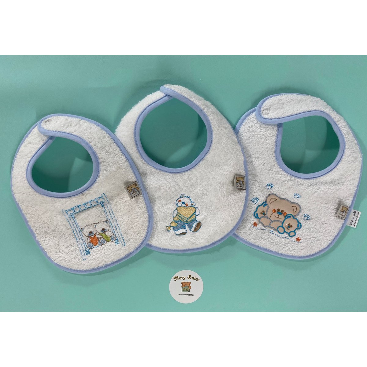 Conjunto de 3 modelos diferentes de babetes bordadas bebé