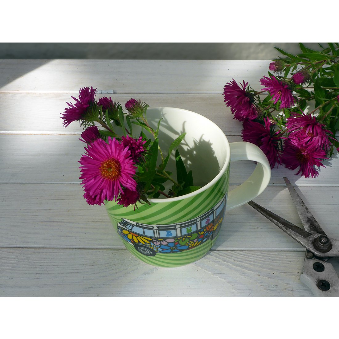 Volkswagen VW T1 Bus Coffee Mug 370ml in Gift Box - Love Bus/Green