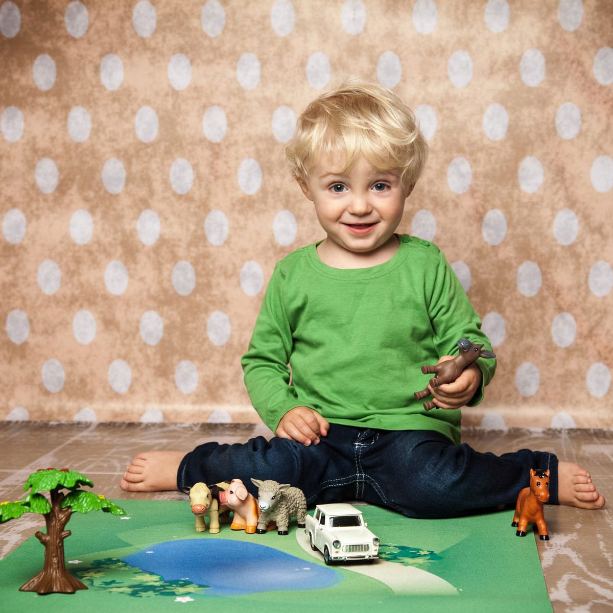 Spielmatte - Graslandschaft mit Teich