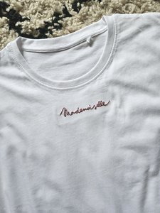 Beborduurd T-shirt 'Mademoiselle'