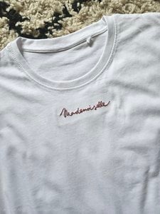 Beborduurd T-shirt 'Mademoiselle'