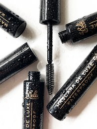 Black mascara with gold accents. Luxurious and high-quality eye makeup product.